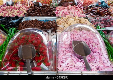 sweets-at-a-pic-and-mix-stall-