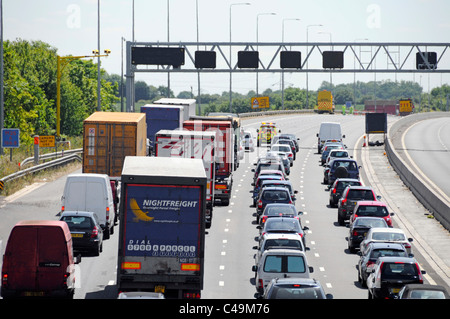 M25 motorway Highways Agency Traffic patrol car controlling a rolling road block stopped at emergency roadworks Stock Photo