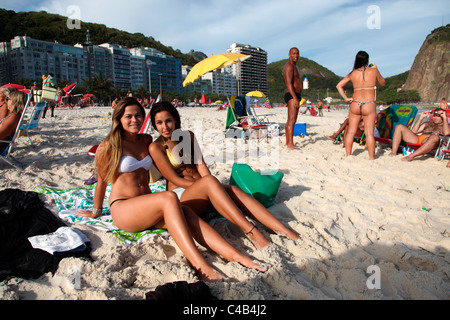 https://l450v.alamy.com/450v/c4b4j2/the-famous-copacabana-beach-in-rio-de-janeiro-brazil-c4b4j2.jpg