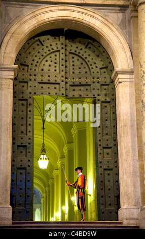 Rome, Italy; A Swiss guard at the entrance gates to the Vatican Stock Photo