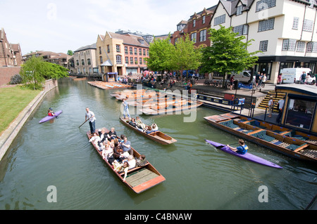 punt punts punting Cambridge boat boating trip trips traditional tourist tourists activity student job jobs students employment Stock Photo
