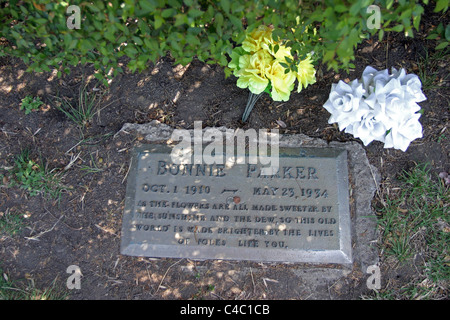 Gravestone of Bonny Parker the famous Bonny & Clyde outlaws and criminals Texas USA Stock Photo
