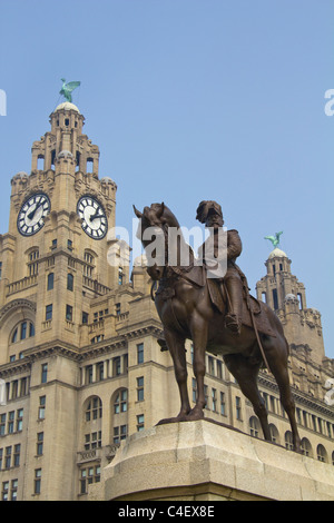 King Edward VII statue in front of the Liver Building, The Pier Head, Liverpool, Merseyside, England Stock Photo