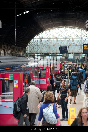 Passengers getting off of a train at Paddington station, London, England Stock Photo