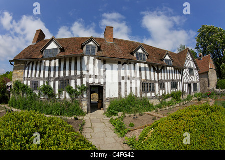 Mary Arden's House in Wilmcote, home of Shakespeare's mother, half-timbered Tudor farmhouse, Stratford-upon-Avon, Warwickshire, Stock Photo