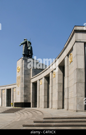 The Soviet War Memorial on the Tiergarten in Berlin Stock Photo