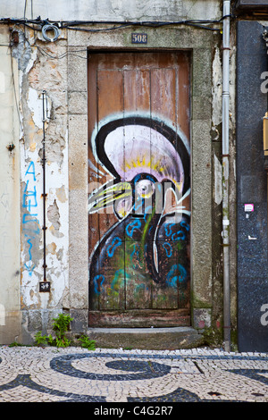 Galo de Barcelos, Barcelos Rooster symbol of Portugal painted on an old door in Porto, Oporto, Portugal Stock Photo