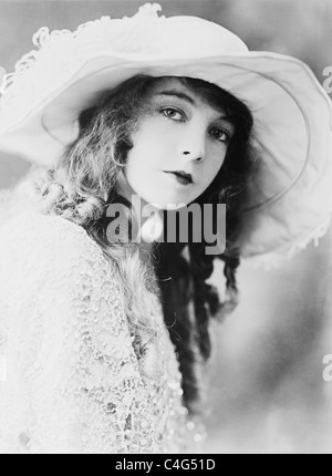 Vintage portrait photo circa 1921 of American stage, screen and TV actress Lillian Gish (1893 - 1993). Stock Photo