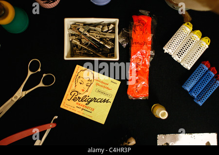 Hairdresser disguise tools of the 'Ministry for State Security' ( Stasi ) from the  former German Democratic Republic. Stock Photo