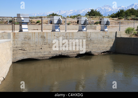 Owens River Los Angeles aqueduct intake structure Stock Photo