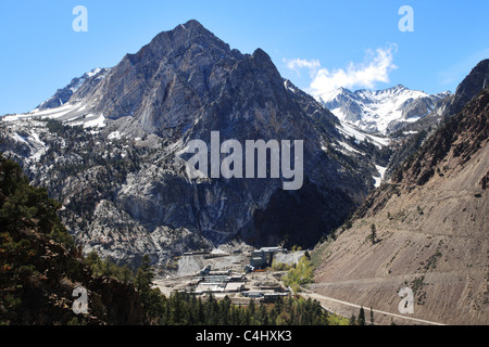 Pine Creek Mine buildings at the base of Wheeler Crest in the Sierra Nevada Mountains Stock Photo