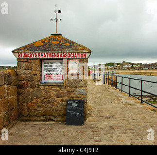 St Mary's Boatmen's Association hut on the harbour front at Hugh Town in the Isles of Scilly Stock Photo