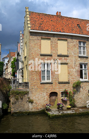 Brick house beside the Groenerei, or Green Canal, Bruges, Belgium. Stock Photo