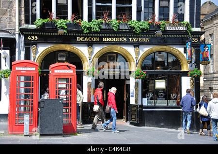 Deacon Brodie's Tavern, Royal Mile, Old Town, Edinburgh, Lothian, Scotland, United Kingdom Stock Photo