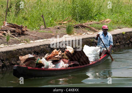Canoing backwaters of Alleppey (Alappuzha), Kerala, India Stock Photo