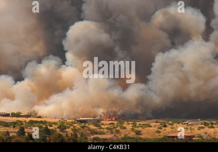 A fire that started on June 17 on Fort Huachuca in Sierra Vista, Arizona, USA, threatens homes. Stock Photo