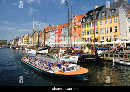 Canal boat cruise on colourful 17th century waterfront, Nyhavn Canal, Copenhagen (Kobenhavn), Kingdom of Denmark Stock Photo