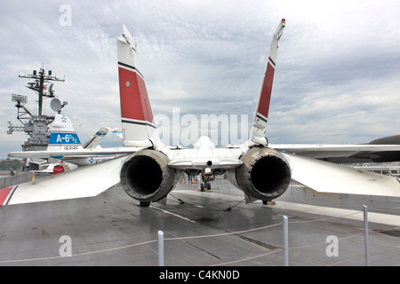 Rear view of Grumman F-14 Tomcat Navy fighter jet on flight deck of the USS Intrepid Aircraft Carrier Hudson River New York City Stock Photo