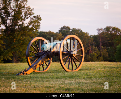 Sunset view of the old cannons in a line at Manassas Civil War battlefield where the Bull Run battle was fought. 2011 is the sesquicentennial of the battle Stock Photo