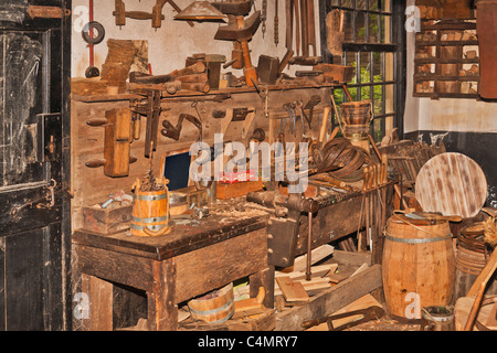 altes Holzbearbeitungswerkzeug | old woodworking tools ...