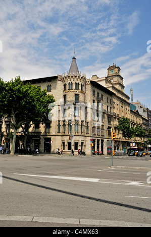 The elegant facade and towers of the Casa Pascual i Pons by the architect Enric Sagnier Villavecchia, Eixample, Barcelona Stock Photo