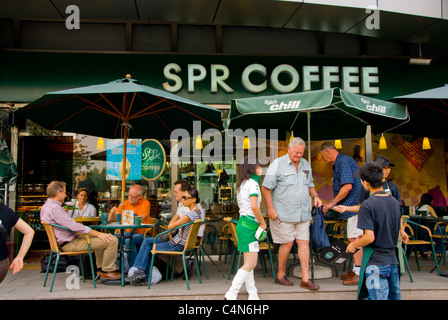 Beijing, China, Café Coffee Shop in Diplomatic District, Outside Terrace with Foreign Tourists 'SPR Coffee' Sharing Drinks, foreign business Stock Photo