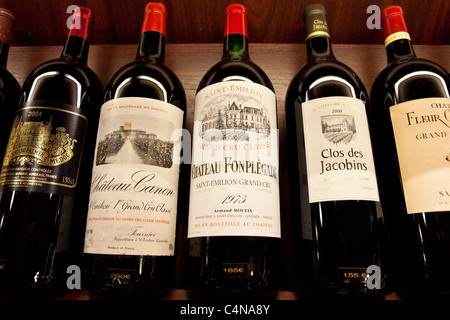 Fine wines Chateau Canon, Chateau Fonplegade, Clos des Jacobins Chateau Palmer Medoc in wine merchants shop in St Emilion France Stock Photo