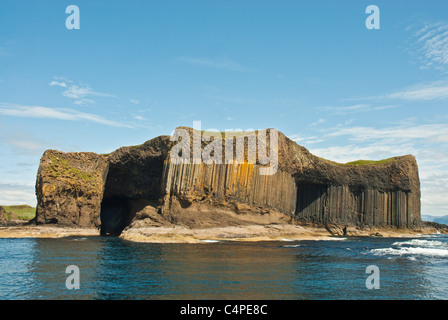 'Fingals Cave' [Isle of Staffa] Scotland. Rising from the sea, dramatic sheer cliffs of hexagonal columns inset with deep caves. Stock Photo