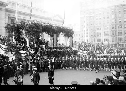 U.S. Sailors in Columbus Day Parade, New York City. circa 1910 - 1915 Stock Photo