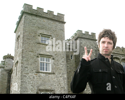 Noel Gallagher speaks during a press conference at Slane Castle, Slane Castle, Co Meath, Rep of Ireland, after it was announced Stock Photo