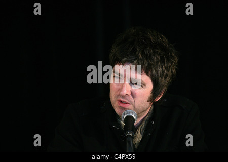 Noel Gallagher speaks during a press conference at Slane Castle, Slane Castle, Co Meath, Rep of Ireland, after it was announced Stock Photo