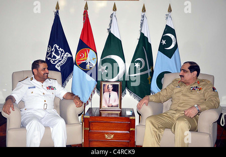 Joint Chiefs of Staff Committee (JCSC) Chairman, Gen.Khalid Shamim Wynne talks with Rear Adm.Abdullah Bin Khamis Stock Photo