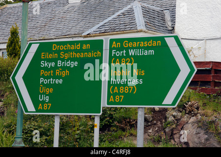 Dual language English and Gaelic road signs in Kyle of Lochalsh, Scotland Stock Photo