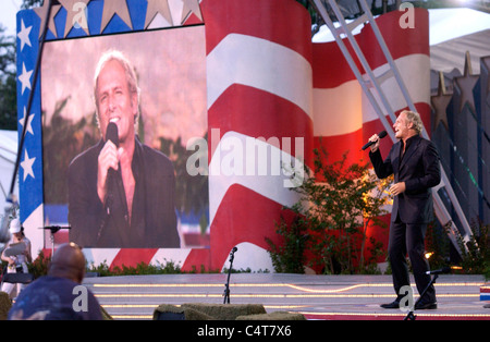 Michael Bolton performs at the dress rehearsal for the Capital Fourth 2006 Holiday Concert at the US Capital in Washington Stock Photo