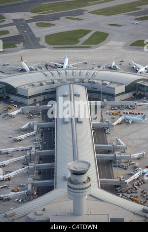 Air Traffic Control Tower At Pearson Interntational Airport, Toronto ...