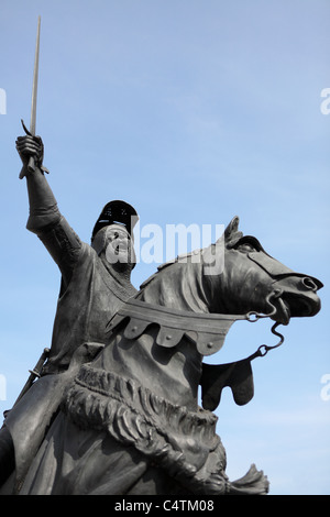 statue-of-owain-glyndwr-in-corwen-north-wales-stock-photo-alamy