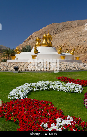 Roundabout Muscat MUSCAT OMAN- decorative roundabout in Old Muscat. Comprising coffee ...