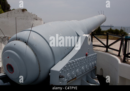 100 Ton Gun in Gibraltar - located at Napier of Magdala Battery overlooking the entrance to Gibraltar Harbour Stock Photo