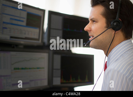USA,New Jersey,Jersey City,financial worker analyzing data displayed on computer screen Stock Photo
