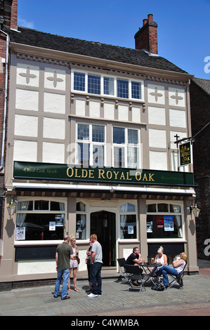 Olde Royal Oak Pub, Market Square, Burton upon Trent, Staffordshire, England, United Kingdom Stock Photo