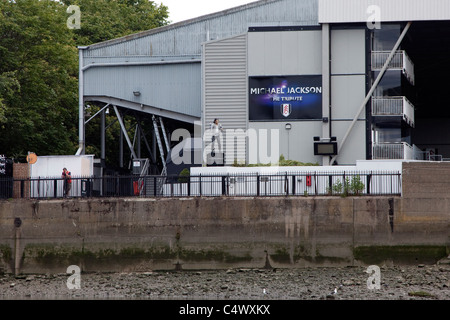 Michael Jackson tribute at Fulham Football Club, London Stock Photo