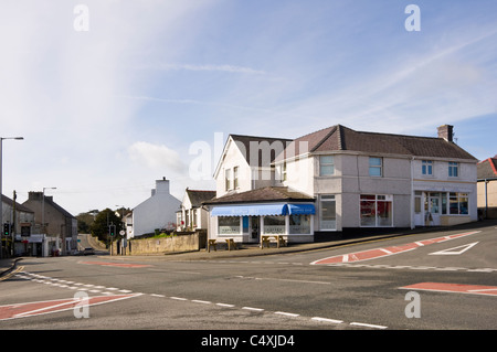 Benllech, Isle of Anglesey, North Wales, UK. Bradleys Deli and coffee shop on corner of the main street in village centre Stock Photo