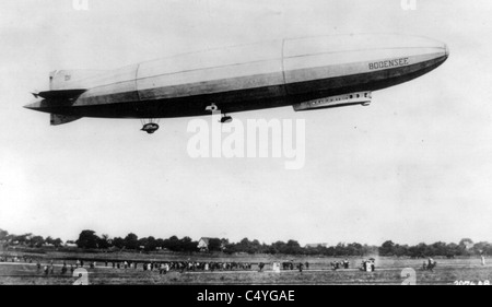 Airship Bodensee making daily flight from Berlin to Friedrichschafen ...