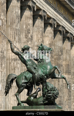 Berlin. Germany. 'Löwenkämpfer', bronze statue of the Lion Fighter outside the Altes Museum, Lustgarten, Mitte. Stock Photo