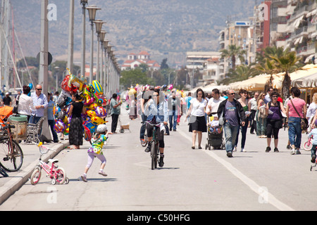 the busy waterfront promenade of the coastal port city Volos in Thessaly on the Greek mainland, Greece Stock Photo