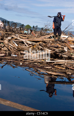 Indonesian Rescue Workers Search Through The Wreckage Caused By The ...