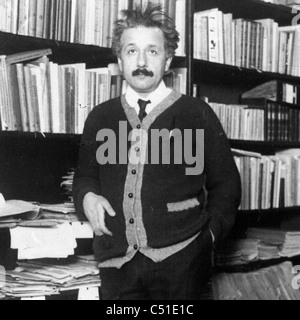 ALBERT EINSTEIN (1879-1955) German-born theoretical physicist about 1926 Stock Photo