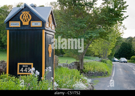 AA (Automobile Association) box 442 & yellow logo symbol (rare old historic iconic roadside phone kiosk) - A684 Aysgarth, North Yorkshire, England, UK Stock Photo