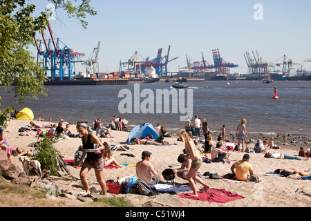 sunbathers, river Elbe shore in Oevelgoenne, Hanseatic City of Hamburg, Germany, Europe Stock Photo