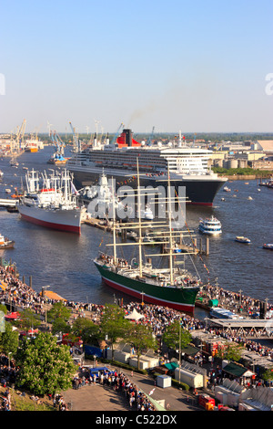 Queen Mary 2 at the Cruise Liner Parade during 822. Harbour Anniversary, Hamburg, Germany Stock Photo
